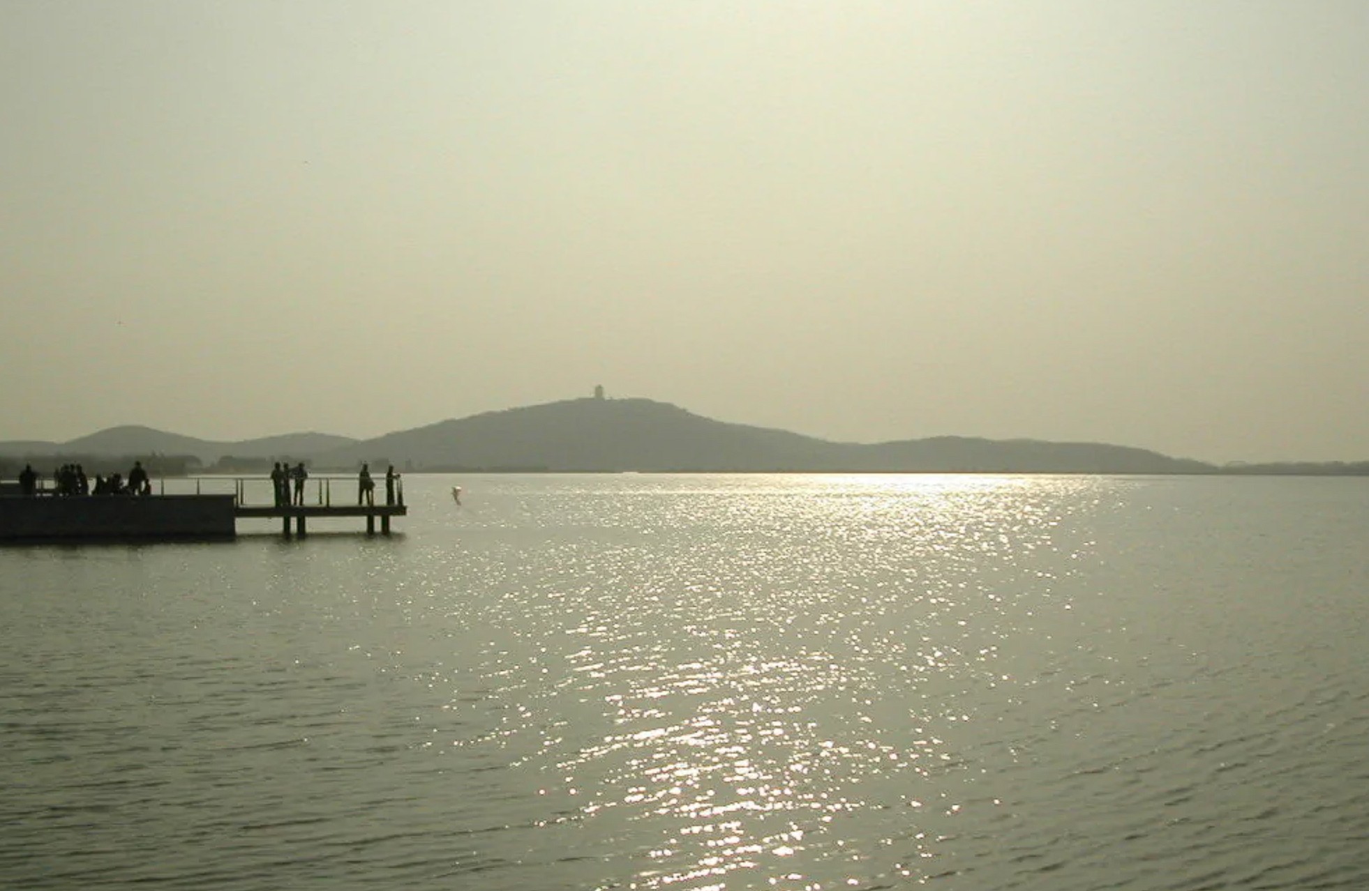 太湖风景名胜区：湖光山色与人文古迹相映生辉，俨然一幅江南山水画卷