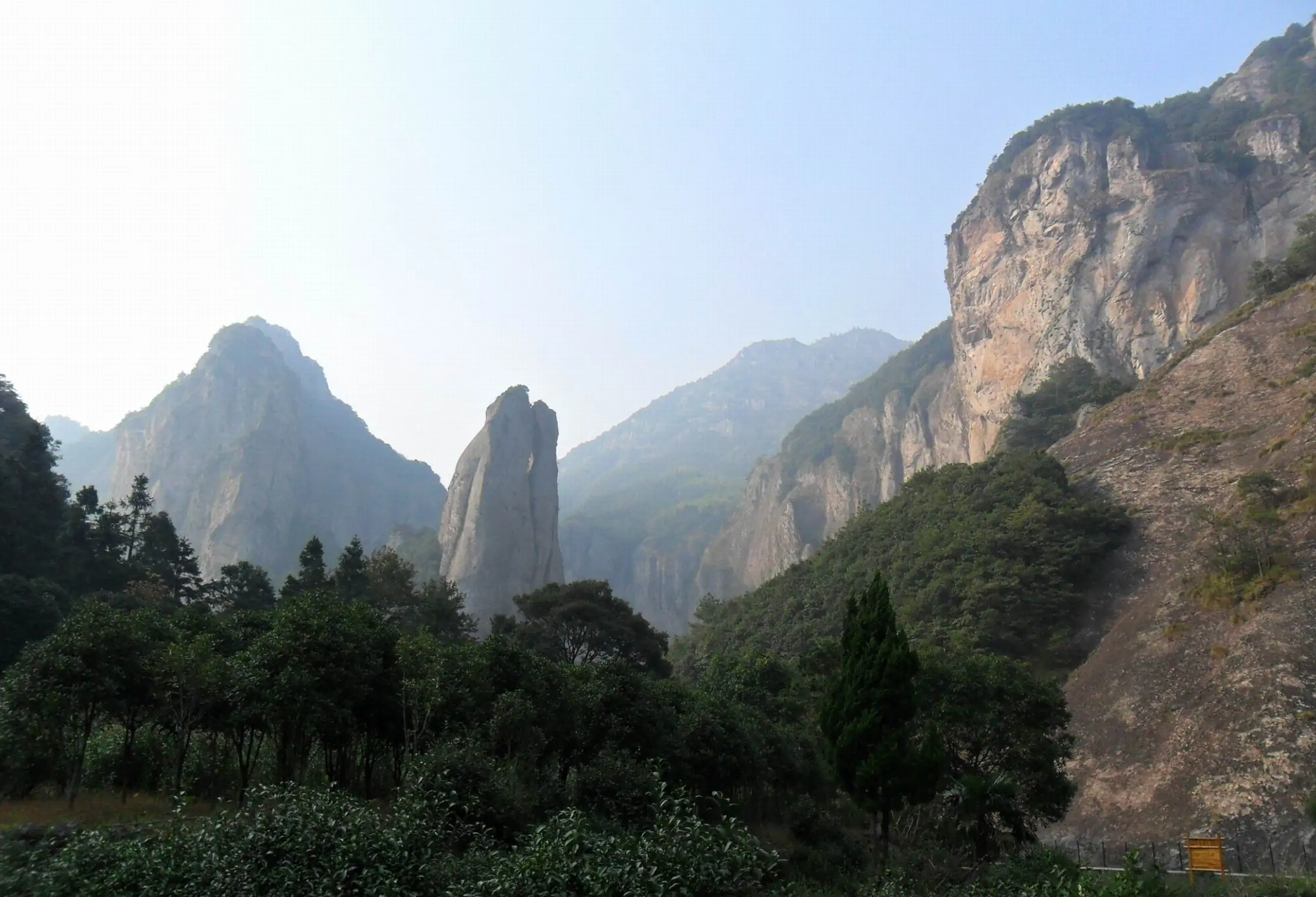 雁荡山：5A级景区，有“海上名山、寰中绝胜”“东南第一山”之誉