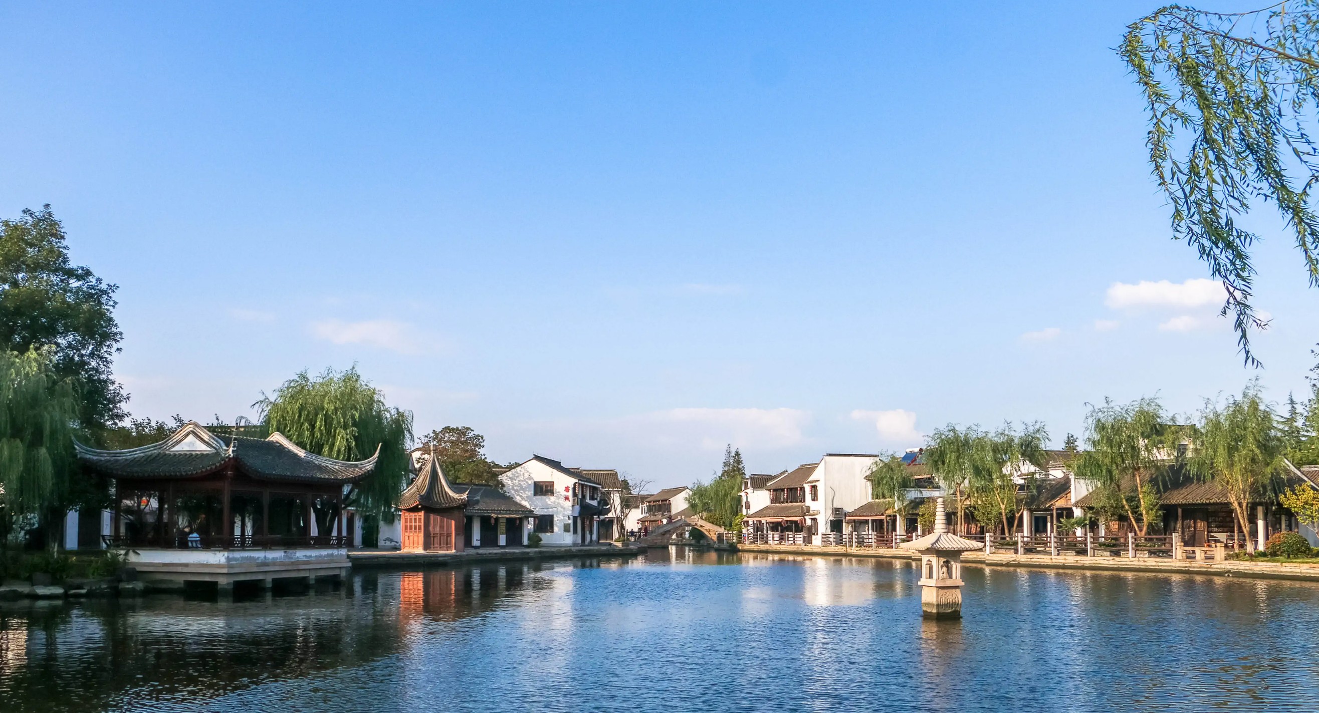 历史悠久，是古代吴越文化的发祥地之一，5A级景区——西塘古镇