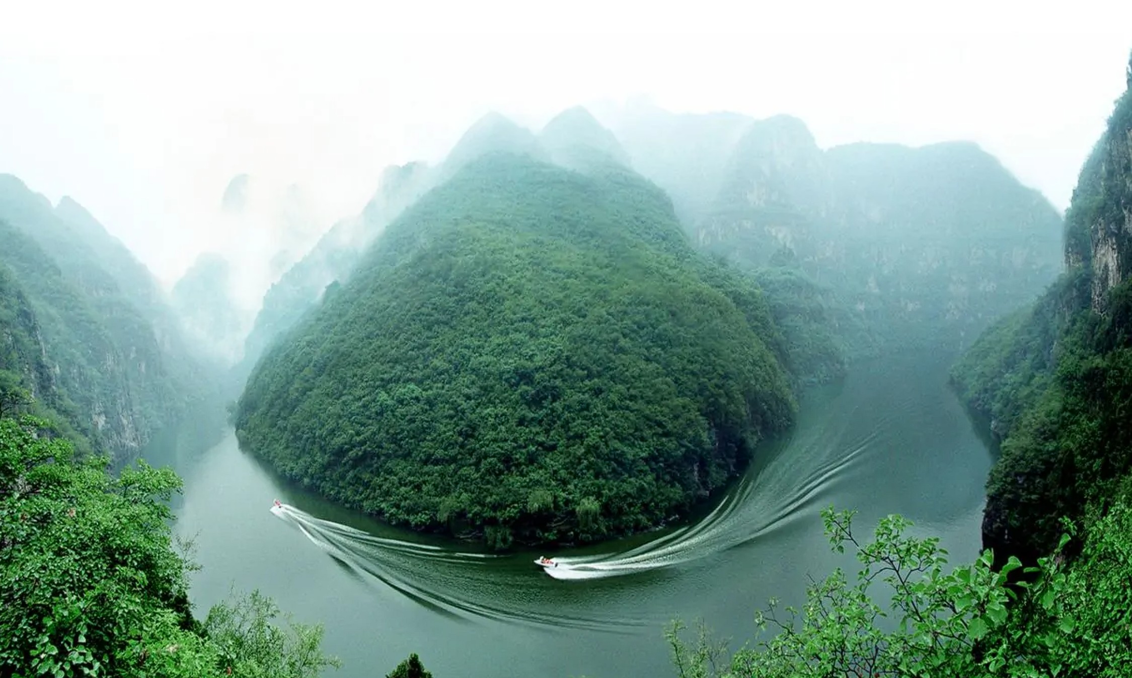 青天河景区：青天河系世界地质公园、河南省十大旅游热点，5A级景区