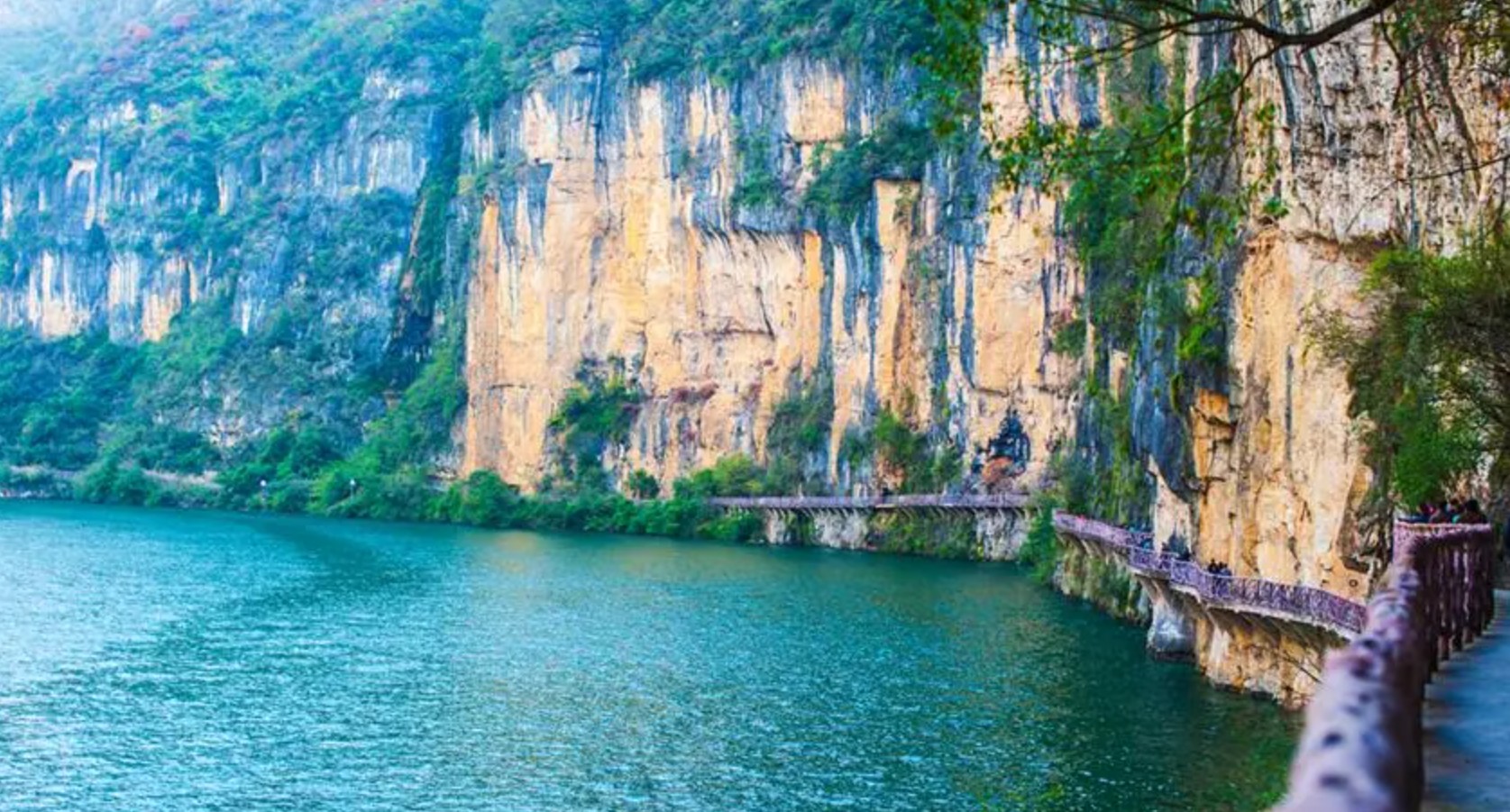 巫山小三峡：水峡景观、峰岩景观、洞穴景观、动植物景观、人文景观、空间景观于一体