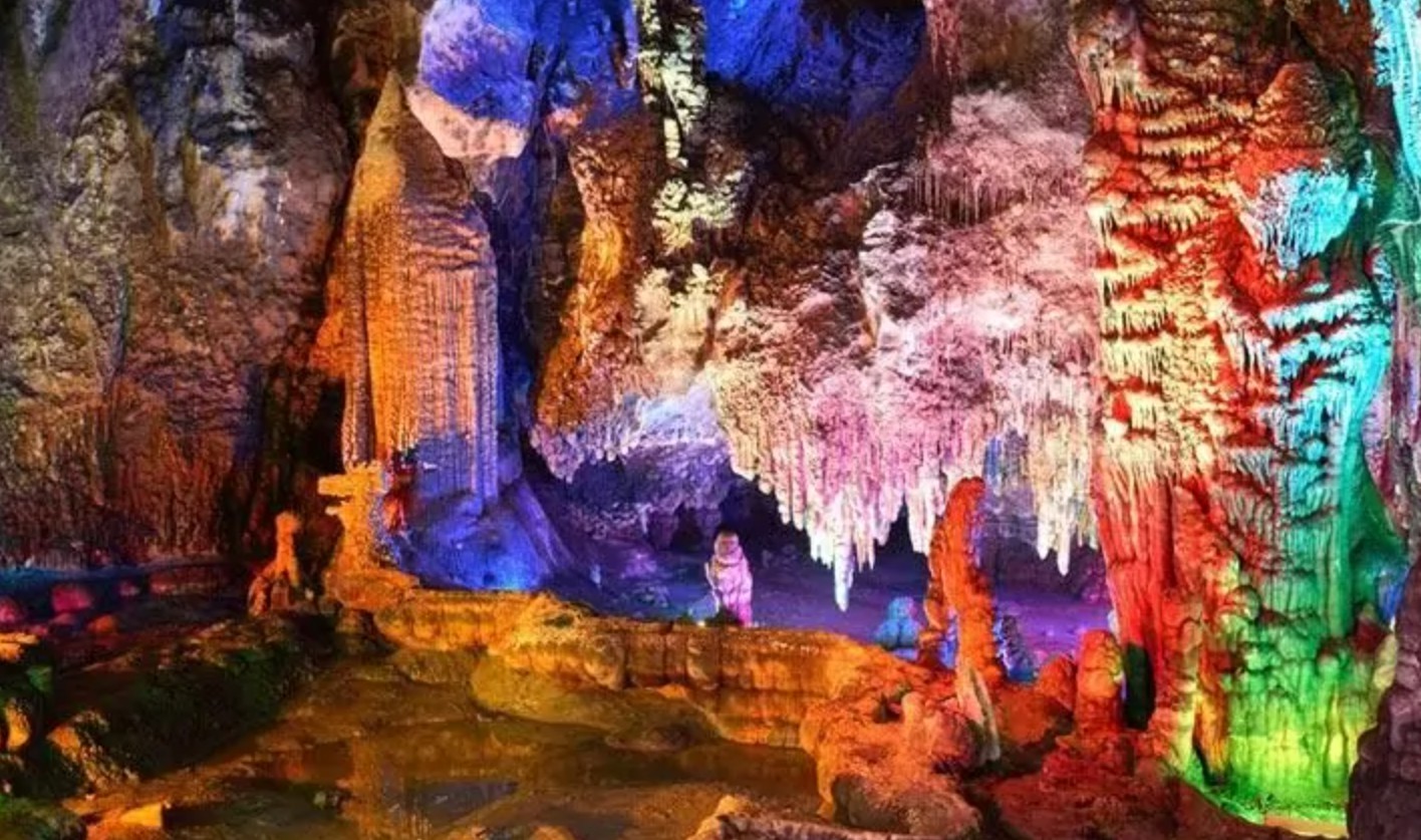 龙宫风景名胜区：全国最长、最美丽的水溶洞，以及多类型的喀斯特景观