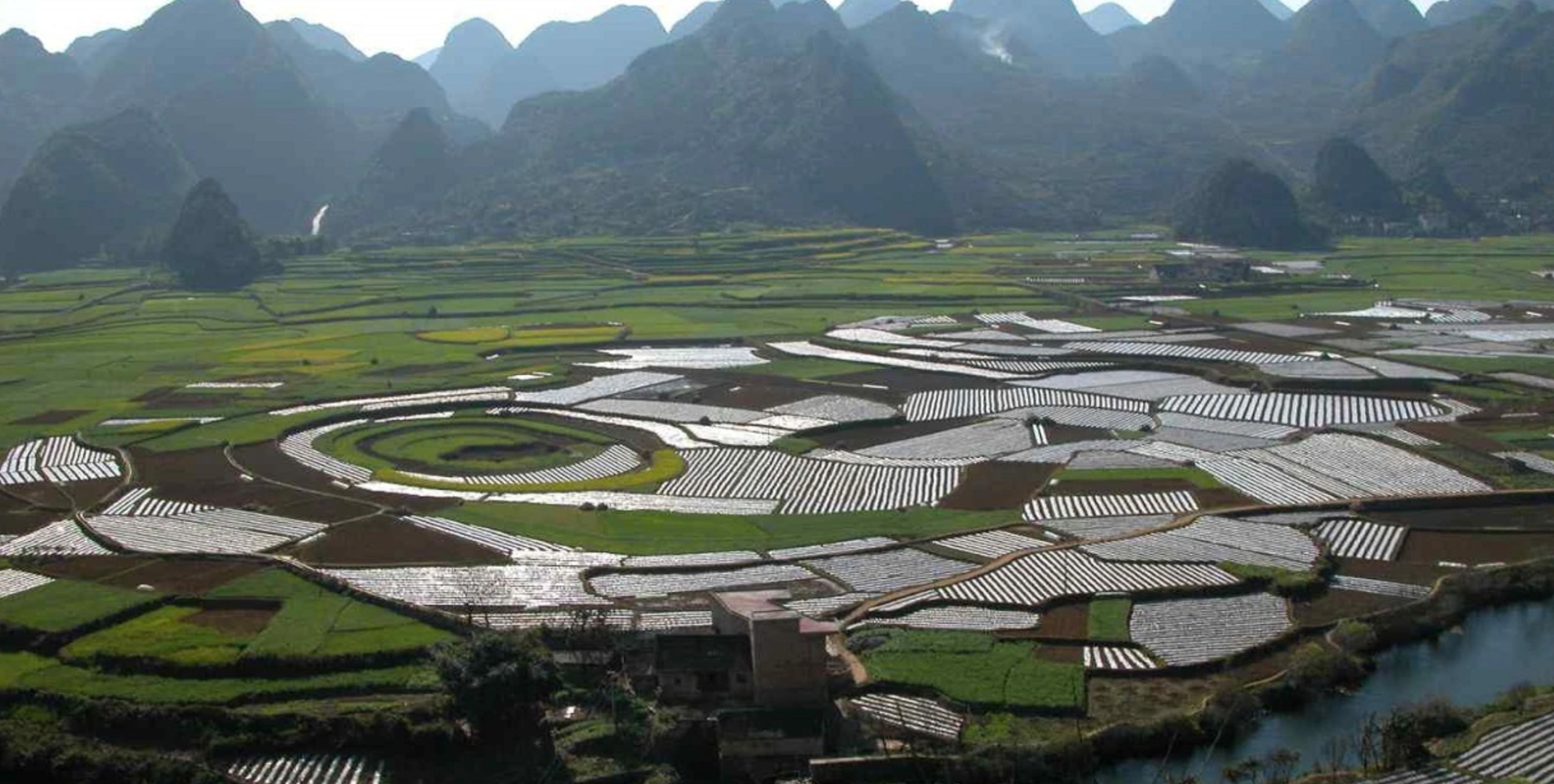 荔波樟江风景名胜区：秀丽奇特的樟江水景和原始森林、各类珍稀动植物