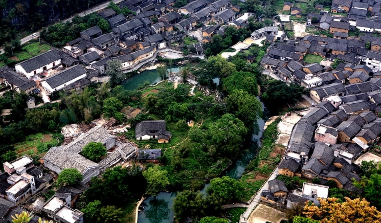 黄姚古镇：八大景二十四小景的自然景观，5A级旅游景区