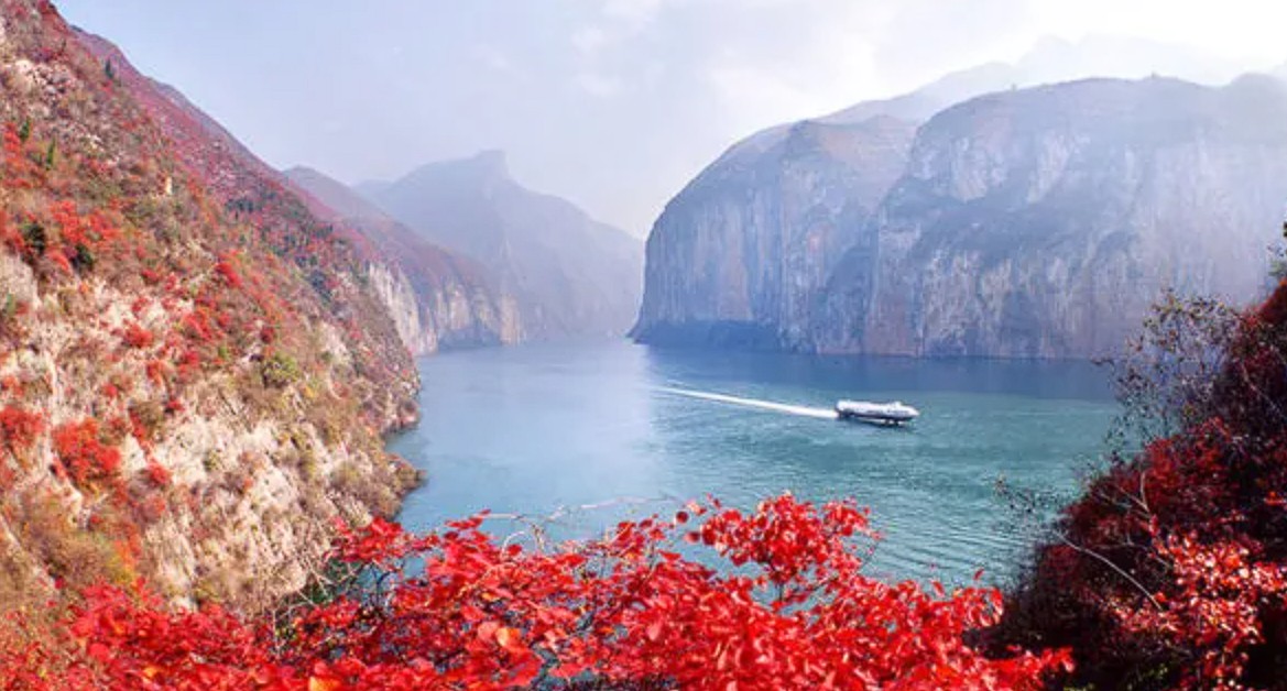 三峡之巅风景区：长江三峡物理形态的最高处，景观形态的最美处